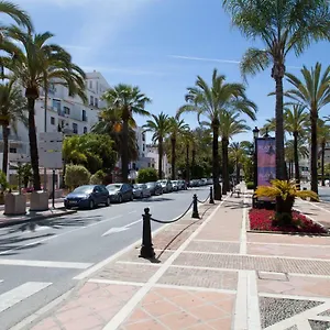 Puerto Banus. Urb Jardines Del Puerto. For Up To 6 Apartamento